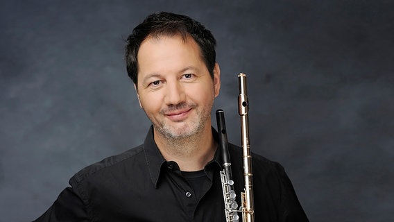 Porträt: Jürgen Franz, Flötist des NDR Elbphilharmonie Orchesters © NDR Foto: Gunter Glücklich