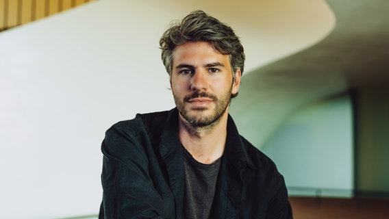 Gabriel Uhde, Bratschist des NDR Elbphilharmonie Orchesters © NDR, Jewgeni Roppel Foto: Jewgeni Roppel