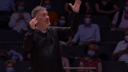 Screenshot: Alan Gilbert beim Konzert mit dem NDR Elbphilharmonie Orchester © NDR Foto: Screenshot