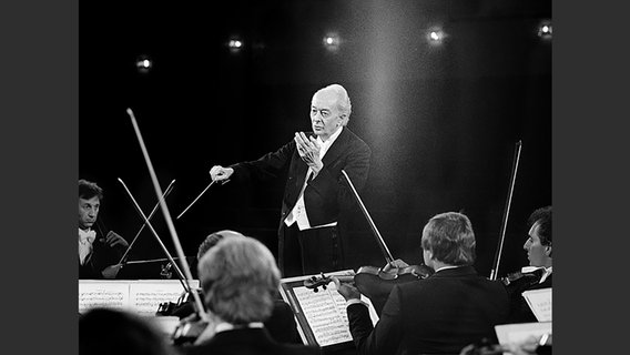 Günter Wand dirigiert das NDR Sinfonieorchester (Aufnahme von 1981) © NDR 