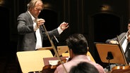Thomas Hengelbrock, Chefdirigent des NDR Sinfonieorchesters, dirigiert. © NDR/Marcus Krüger Foto: Marcus Krüger