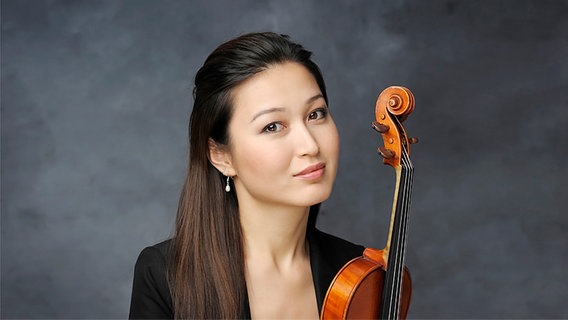 Porträt: Yihua Jin-Mengel, 1. Geigerin des NDR Elbphilharmonie Orchesters © NDR Foto: Gunter Glücklich