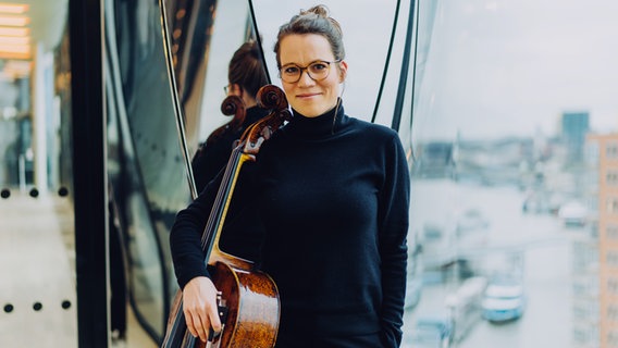 Katharina Kühl, Cellistin des NDR Elbphilharmonie Orchesters © NDR, Jewgeni Roppel Foto: Jewgeni Roppel