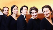 Das Elphier Quartett gemeinsam mit Pianist: Phillip Wentrup, Yihua Jin-Mengel, Haiou Zhang, Alla Rutter, Ljudmila Minnibaeva (v.l.n.r.) © Elphier Quartett Foto: Arnd Mengel