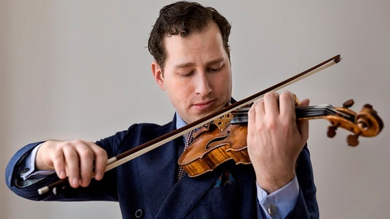 Der dänische Weltklassegeiger Nikolaj Szeps-Znaider spielt Violine. © Lars Gundersen Foto: Lars Gundersen