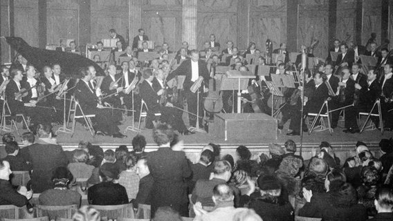Das erste Konzert in Paris im Jahr 1950. © NDR 