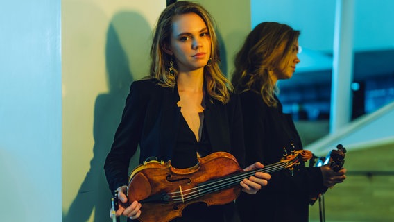 Madeleine Vaillancourt, Violinistin des NDR Elbphilharmonie Orchesters © NDR, Jewgeni Roppel Foto: Jewgeni Roppel