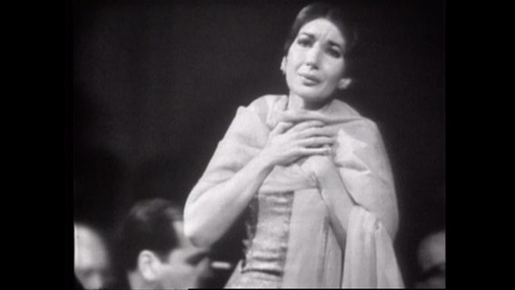 Opern-Star Maria Callas bei ihrem Auftritt mit dem NDR Sinfonieorchester in der Hamburger Musikhalle im Jahr 1959. © NDR Foto: NDR