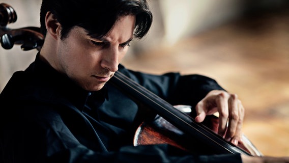Daniel Müller-Schott spielt Cello © NDR/Uwe Arens Foto: Uwe Arens