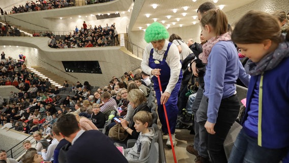 Das NDR Elbphilharmonie Orchester spielt Schostakowitsch Suite für Varieté-Orchester beim Familienkonzert in der Elbphilharmonie. © Marcus Krüger 