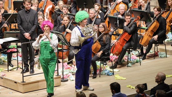 Das NDR Elbphilharmonie Orchester spielt Schostakowitsch Suite für Varieté-Orchester beim Familienkonzert in der Elbphilharmonie. © Marcus Krüger 