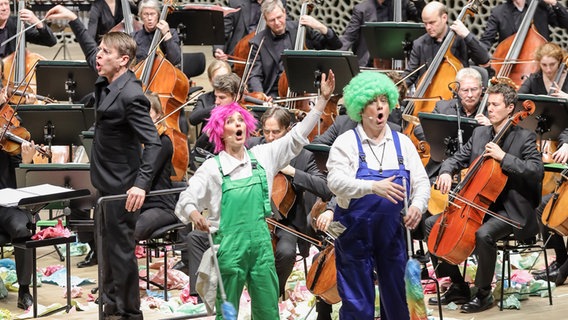 Das NDR Elbphilharmonie Orchester spielt Schostakowitsch Suite für Varieté-Orchester beim Familienkonzert in der Elbphilharmonie. © Marcus Krüger 