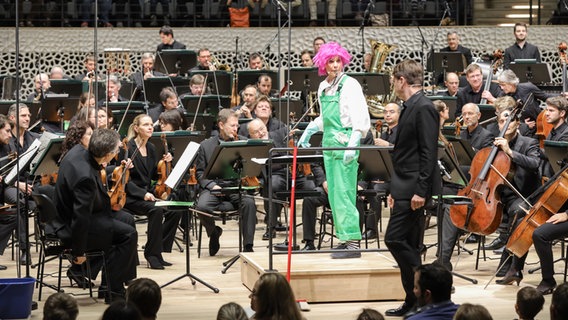 Das NDR Elbphilharmonie Orchester spielt Schostakowitsch Suite für Varieté-Orchester beim Familienkonzert in der Elbphilharmonie. © Marcus Krüger 