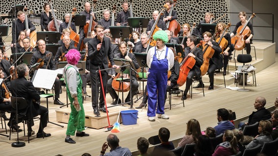 Das NDR Elbphilharmonie Orchester spielt Schostakowitsch Suite für Varieté-Orchester beim Familienkonzert in der Elbphilharmonie. © Marcus Krüger 