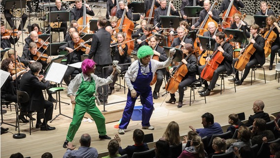 Das NDR Elbphilharmonie Orchester spielt Schostakowitsch Suite für Varieté-Orchester beim Familienkonzert in der Elbphilharmonie. © Marcus Krüger 