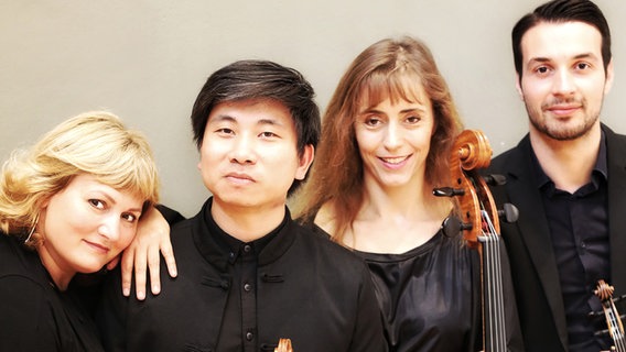 Ensemblebild: Das Noah Quartett mit Alexandra Psareva, Erik Wenbo Xu, Bettina Barbara Bertsch und Michael Stürzinger (v.l.n.r.) © Yihua Jin-Mengel 