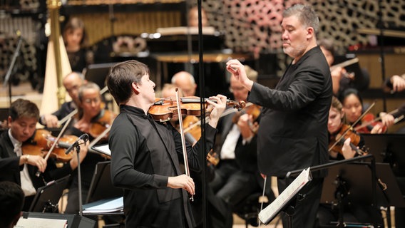 Das NDR Elbphilharmonie Orchester beim Saisoneröffnungskonzert mit Alan Gilbert und Joshua Bell. © NDR | Marcus Krüger Foto: Marcus Krüger