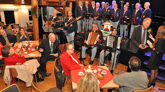 Blick in den Kulturspeicher in Leer bei der NDR Veranstaltung "Gruß an Bord" Blick in den Kulturspeicher in Leer bei der NDR Veranstaltung "Gruß an Bord" © Bodo Wolters Foto: Bodo Wolters