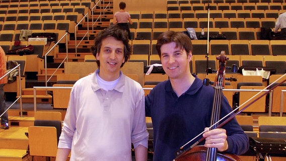 Michael Sanderling und Daniel Müller-Schott (v.l.n.r.) im Rolf-Liebermann-Studio © NDR Sinfonieorchester 