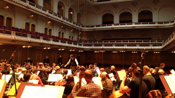Das NDR Sinfonieorchester probt mit Kent Nagano in der Hamburger Laeiszhalle. © NDR Sinfonieorchester 