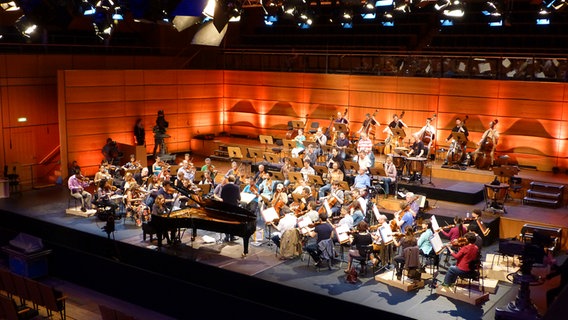 Proben in der MuK für das SHMF-Auftaktkonzert mit Thomas Hengelbrock und Hélène Grimaud © NDR 