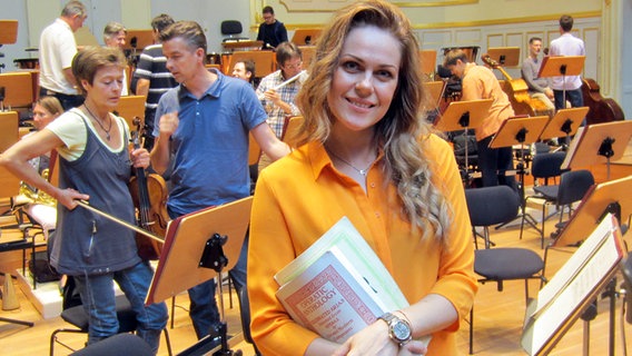 Kristine Oopolais in einer Probenpause im Rolf-Liebermann-Studio © NDR 