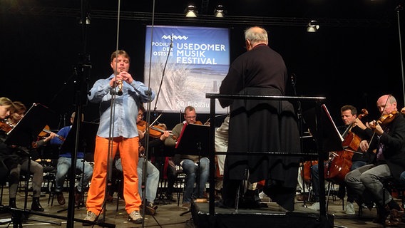 Probenbild: Oboist Kalev Kuljus probt mit dem NDR Sinfonieorchester unter Leitung von Neeme Järvi © NDR 