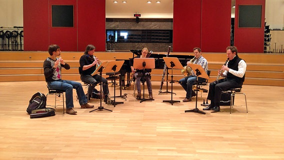 Das Holzbläserquintett des NDR Sinfonieorchesters probt im Rolf-Liebermann-Studio. © NDR 