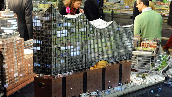 Das Elbphilharmonie-Modell des Miniatur Wunderlands Hamburg in Nahaufnahme © NDR Foto: Markus Hötzel