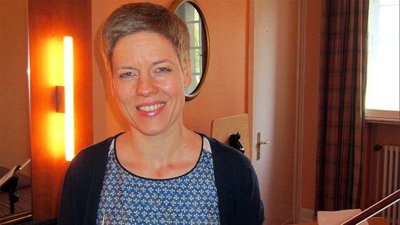 Porträt: Isabelle Faust in der Solistengarderobe der Laeiszhalle © NDR 