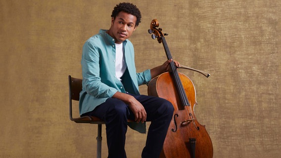 Der britische Cellist Sheku Kanneh-Mason im Porträt. © Jake Turney Foto: Jake Turney