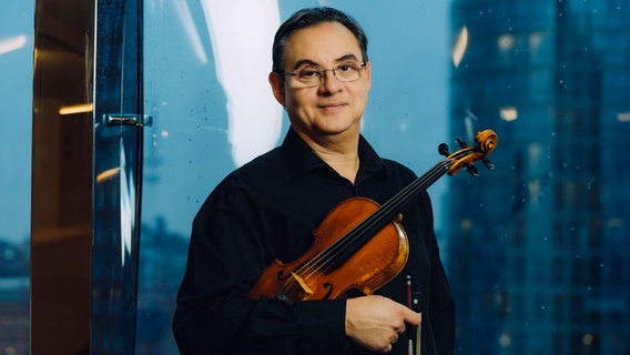 Razvan Aliman, 1. Geiger des NDR Elbphilharmonie Orchesters © NDR, Jewgeni Roppel Foto: Jewgeni Roppel