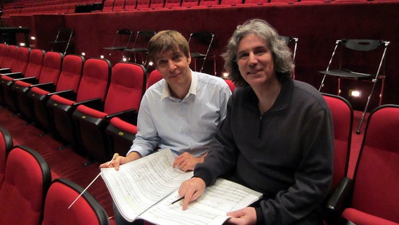 Stefan Geiger (links) und Marcelo Jaffé im Zuschauerraum des Auditoria Ibirapuera © NDR SO 