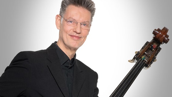Peter Schmidt, Kontrabassist des NDR Elbphilharmonie Orchesters © NDR, Julia Knop Foto: Julia Knop