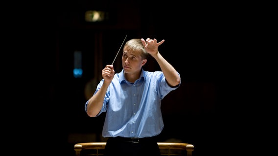 Dirigent Vasily Petrenko im Porträt © Mark McNulty Foto: Mark McNulty