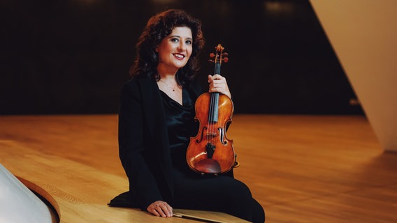 Ruxandra Klein, Stellvertretende Konzertmeisterin des NDR Elbphilharmonie Orchesters © NDR, Jewgeni Roppel Foto: Jewgeni Roppel