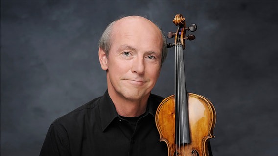 Porträt: Hans-Christoph Sauer, 2. Geiger des NDR Elbphilharmonie Orchesters © NDR Foto: Gunter Glücklich