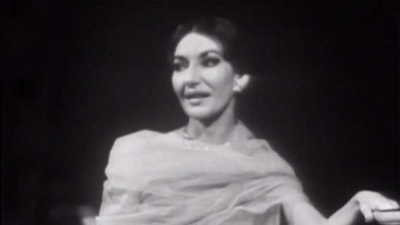 Screenshot: Maria Callas während ihres Konzerts mit dem damaligen NDR Sinfonieorchester in der Laeiszhalle (1959) © NDR Foto: Screenshot