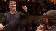 Screenshot: Alan Gilbert dirigiert das NDR Elbphilharmonie Orchester in der Elphi © NDR Foto: Screenshot