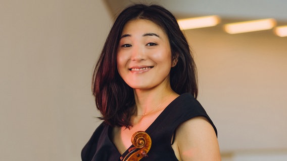 Sono Tokuda, Violinistin des NDR Elbphilharmonie Orchesters © NDR, Jewgeni Roppel Foto: Jewgeni Roppel