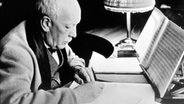 Der Komponist Richard Strauss (1864-1949) in seinem Arbeitszimmer in seiner Villa in Garmisch. © dpa-Bildarchiv 