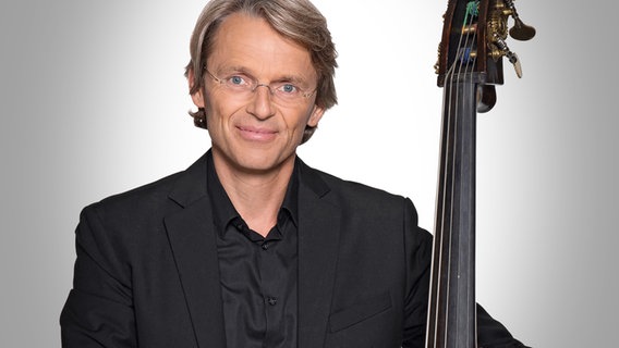 Tino Steffen, Kontrabassist des NDR Elbphilharmonie Orchesters © NDR, Julia Knop Foto: Julia Knop