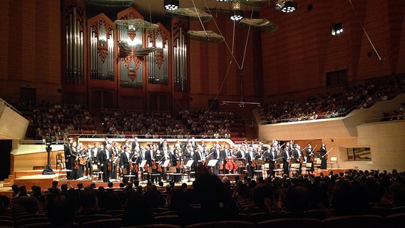 Konzertszene: Stehende Ovationen für das NDR Sinfonieorchester in der Suntory Hall  
