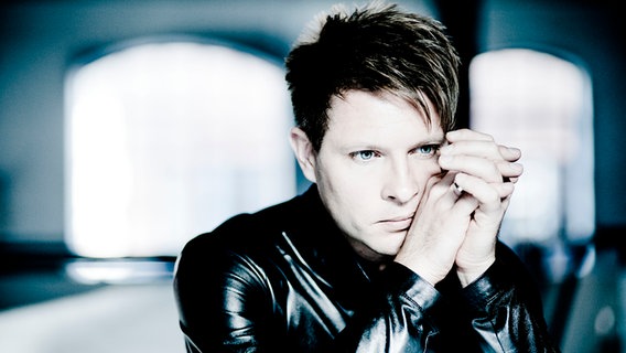 Porträt mit Lederjacke: Krzysztof Urbański © Marco Borggreve 