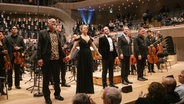 Applaus für Alan Gilbert und das NDR Elbphilharmonie Orchester beim Eröffnungskonzert von "Elbphilharmonie Visions". © NDR Foto: Daniel Dittus