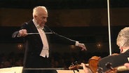Günter Wand dirigiert das NDR Elbphilharmonie Orchester (damals NDR Sinfonieorchester). © NDR 
