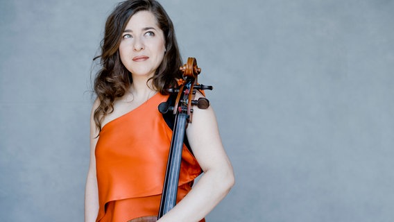 Die Cellistin Alisa Weilerstein im Porträt. © NDR Foto: Marco Borggreve
