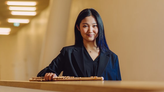 Yeojin Han, Solo-Flötistin des NDR Elbphilharmonie Orchesters © NDR, Jewgeni Roppel Foto: Jewgeni Roppel