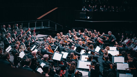 Das NDR Elbphilharmonie Orchester spielt im Rahmen der Gastspielreise durch Spanien und Deutschland ein Konzert im Kuppelsaal in Hannover. © NDR Foto: Peer Bothmer