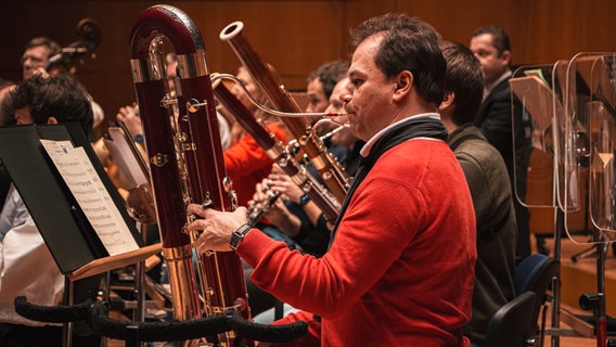 Das NDR Elbphilharmonie Orchester probt im Rahmen der Gastspielreise durch Spanien und Deutschland vor einem Konzert in der Tonhalle Düsseldorf. © NDR Foto: Lena Mackel